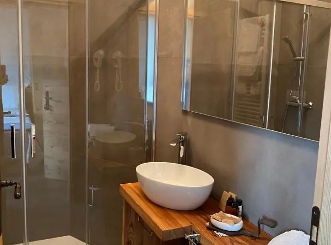 Fra Rose E Mughi Domegge di Cadore