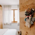 Fra Rose E Mughi 3* 多米格迪卡多雷