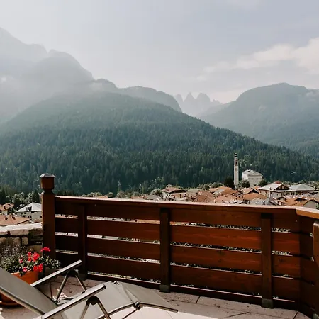 Fra Rose E Mughi Domegge di Cadore